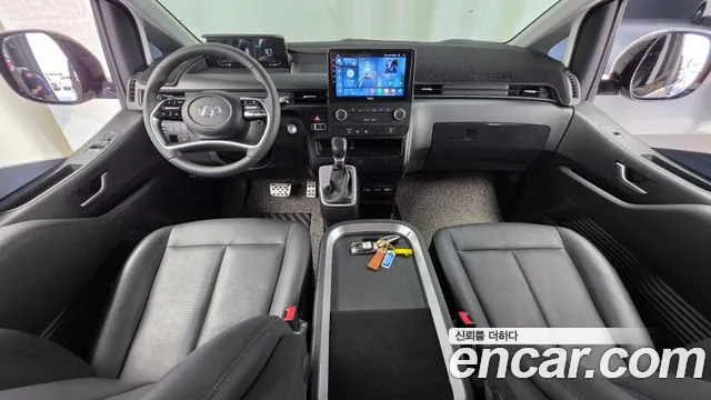 Hyundai Staria 2023 thumb 7