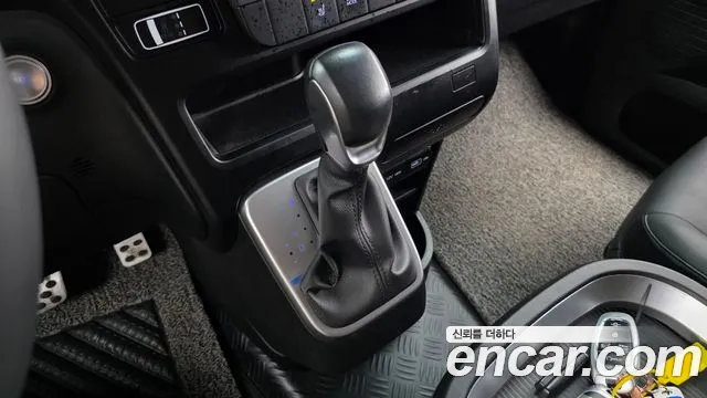 Hyundai Staria 2023 thumb 9