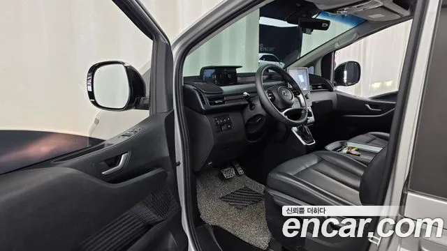 Hyundai Staria 2023 thumb 10