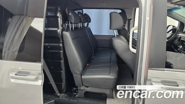 Hyundai Staria 2023 thumb 12