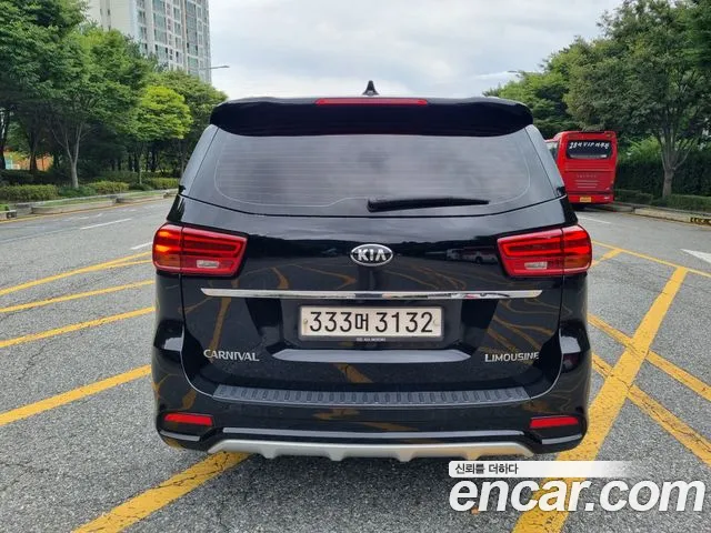 Kia Carnival 2019 thumb 3