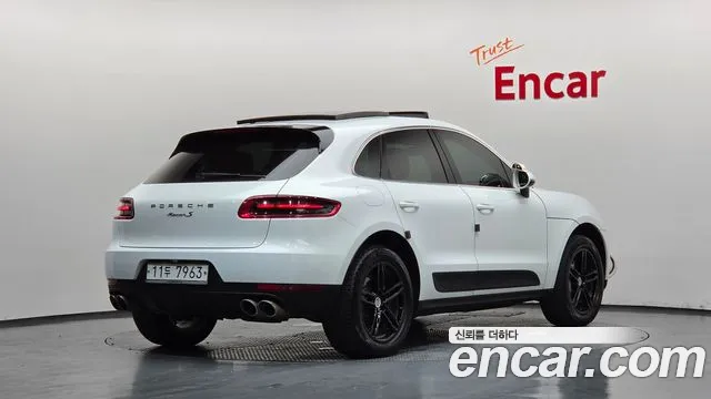 Porsche Macan 2015 thumb 2
