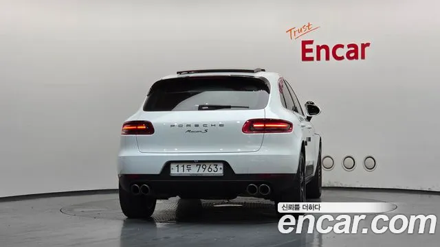 Porsche Macan 2015 thumb 4