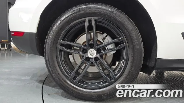 Porsche Macan 2015 thumb 5