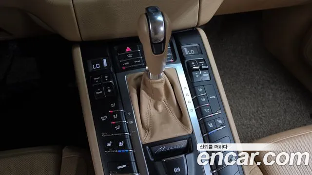 Porsche Macan 2015 thumb 9