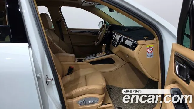 Porsche Macan 2015 thumb 11