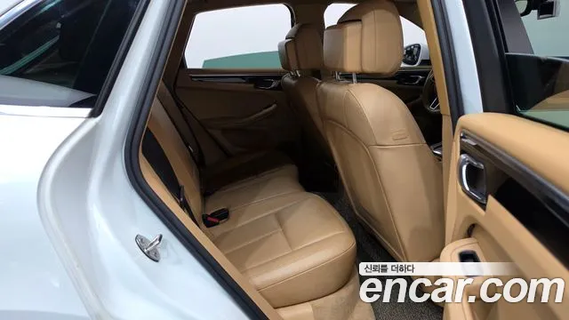 Porsche Macan 2015 thumb 12