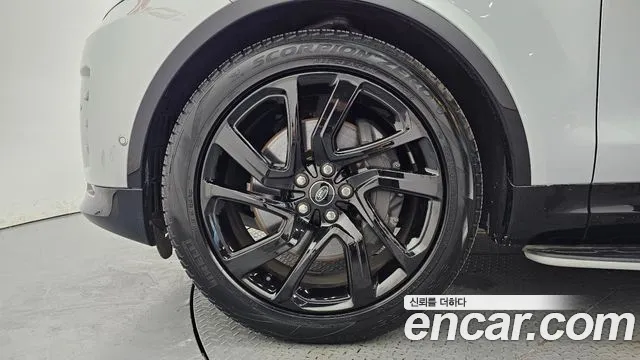 Land Rover Discovery 2023 thumb 5