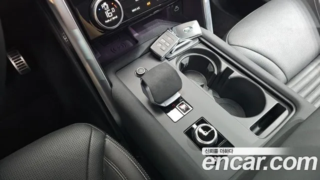 Land Rover Discovery 2023 thumb 9