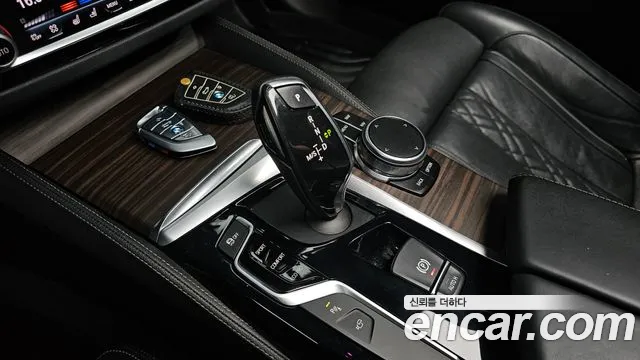 BMW 5-Series 2017 thumb 8