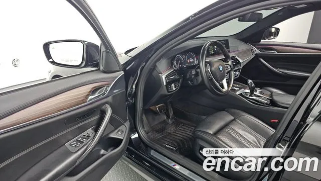 BMW 5-Series 2017 thumb 9