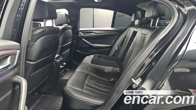 BMW 5-Series 2017 thumb 10