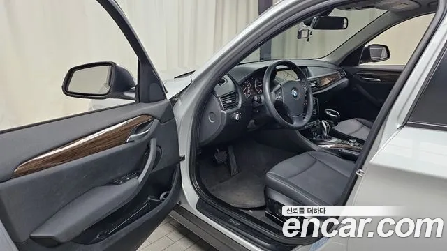 BMW X1 2014 thumb 10