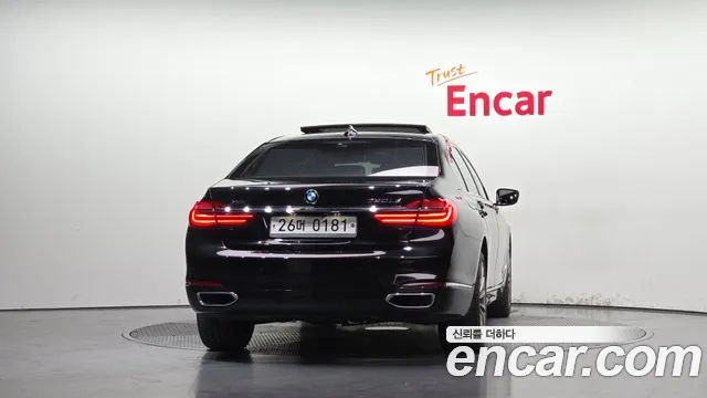 BMW 7-Series 2016 thumb 4