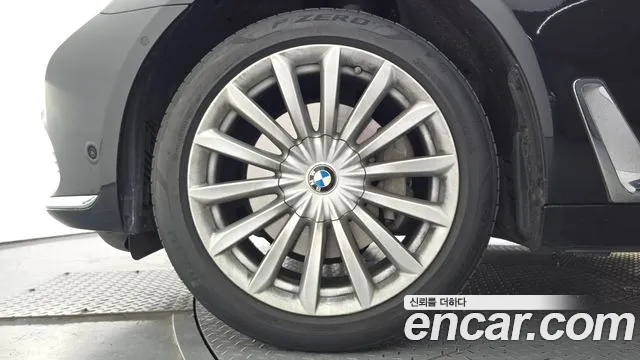 BMW 7-Series 2016 thumb 5