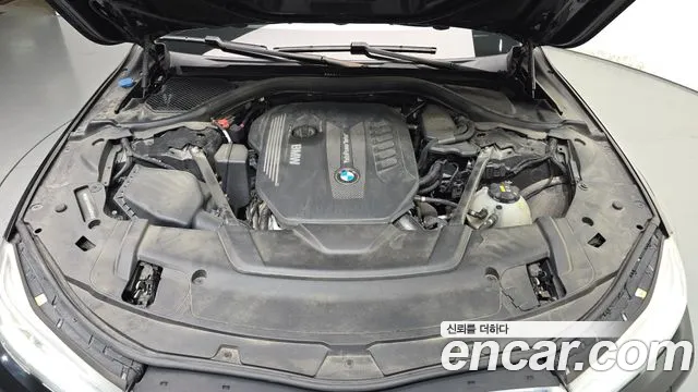 BMW 7-Series 2016 thumb 6