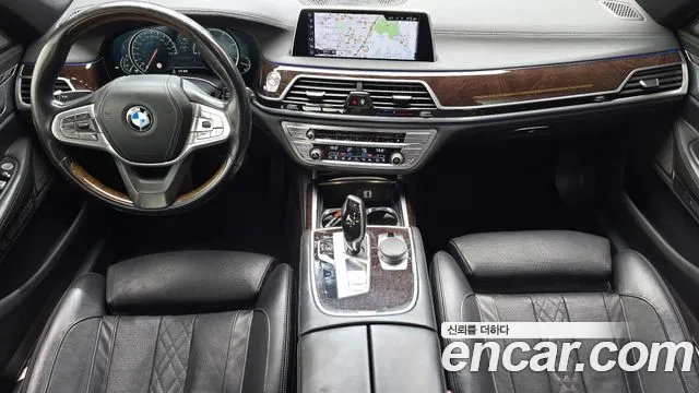 BMW 7-Series 2016 thumb 7