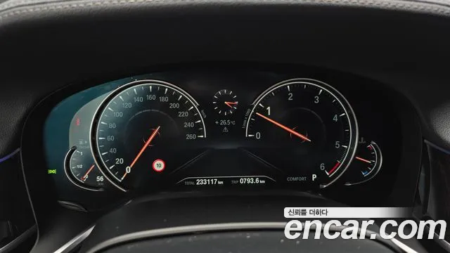BMW 7-Series 2016 thumb 8