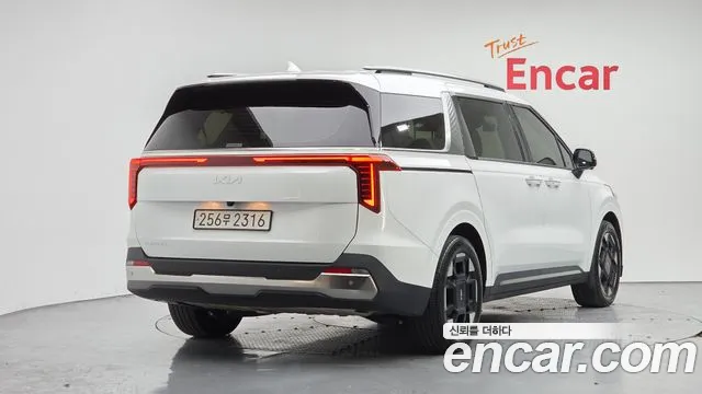 Kia Carnival 2024 thumb 2