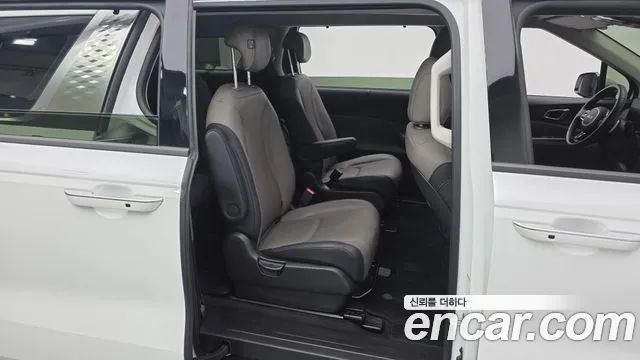 Kia Carnival 2024 thumb 11