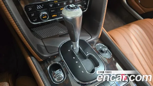 Bentley Flying Spur 2018 thumb 9