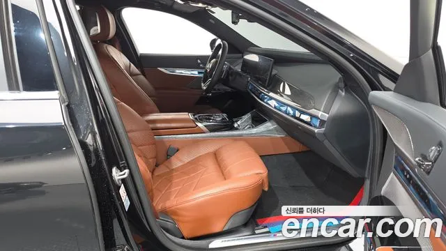 BMW 7-Series 2023 thumb 11