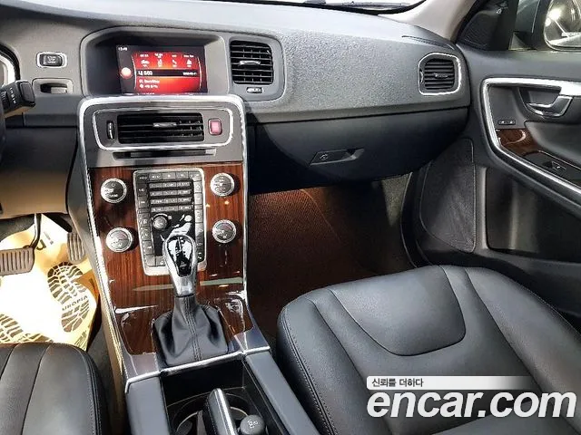 Volvo S60 2018 thumb 9