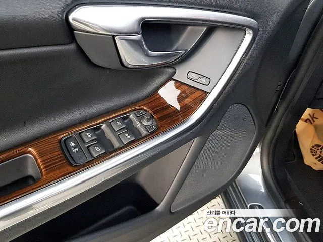 Volvo S60 2018 thumb 10