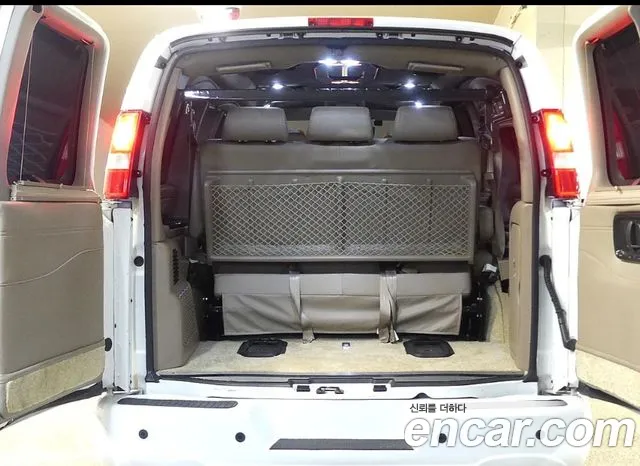 Chevrolet Express Van 2019 thumb 8