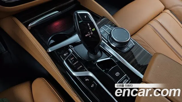 BMW 5-Series 2021 thumb 9
