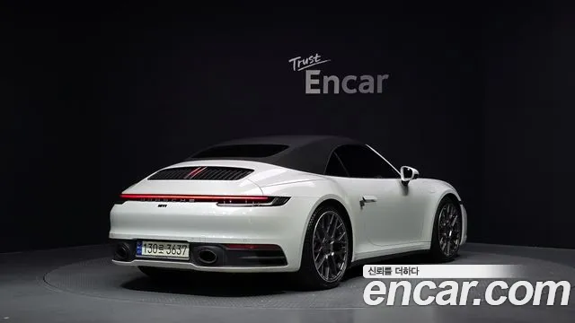 Porsche 911 2021 thumb 2