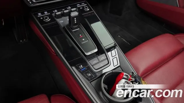 Porsche 911 2021 thumb 9