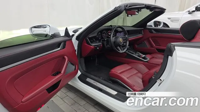 Porsche 911 2021 thumb 10