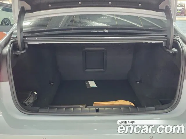 BMW 7-Series 2025 thumb 9