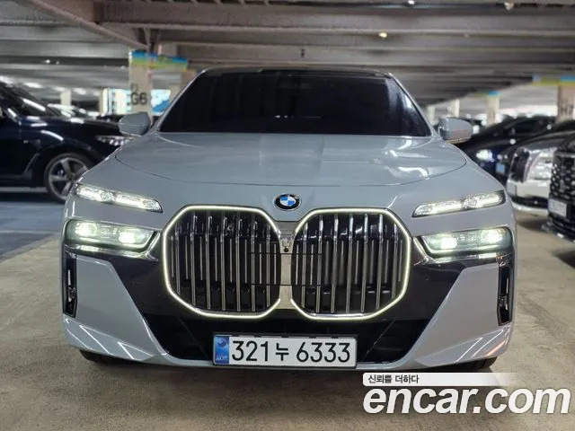 BMW 7-Series 2025 thumb 12