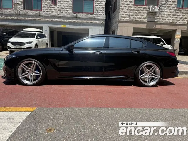BMW 8-Series 2024 thumb 3