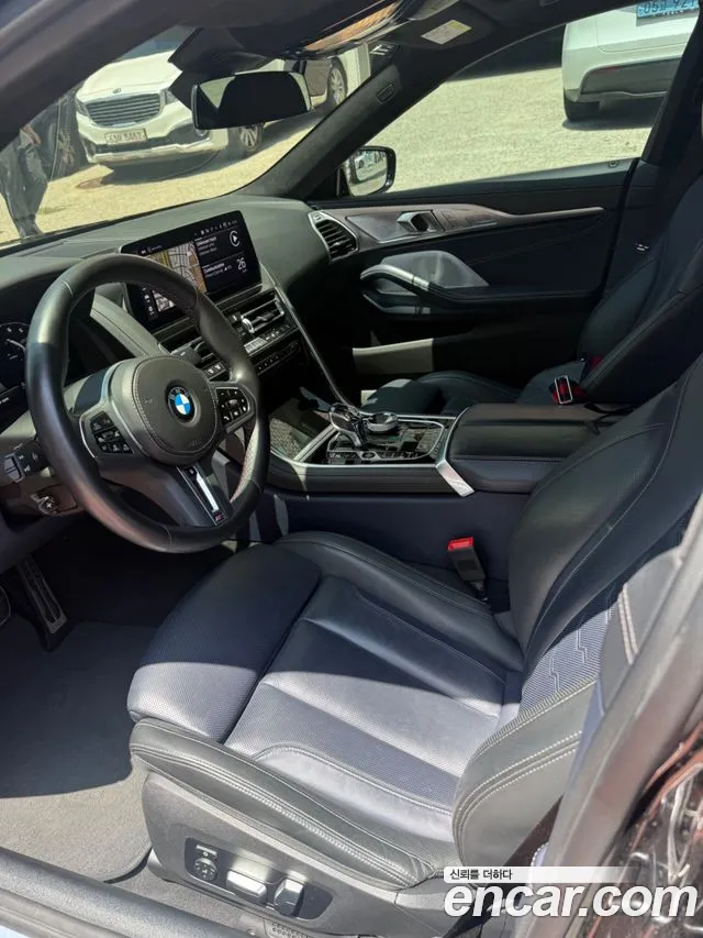 BMW 8-Series 2024 thumb 11