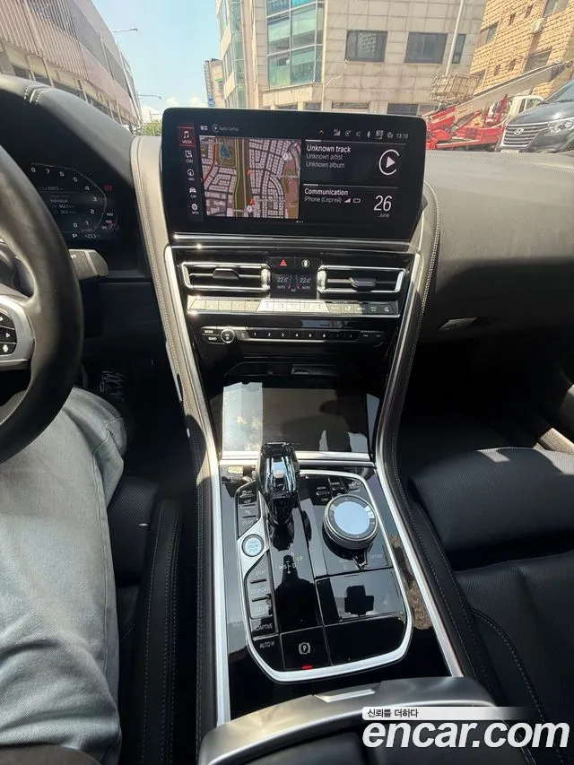 BMW 8-Series 2024 thumb 12