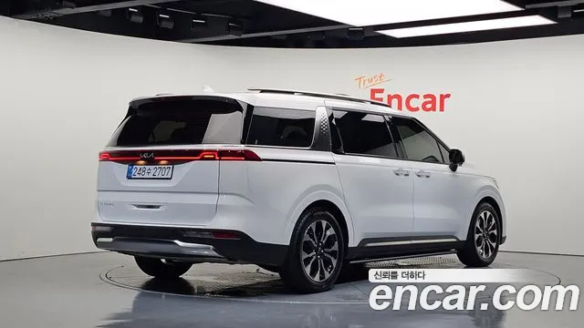 Kia Carnival 2021 thumb 2