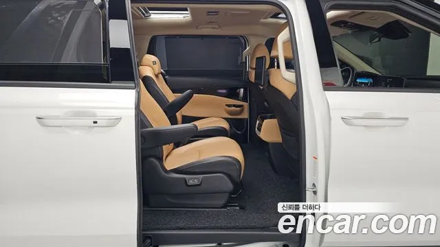 Kia Carnival 2021 thumb 11