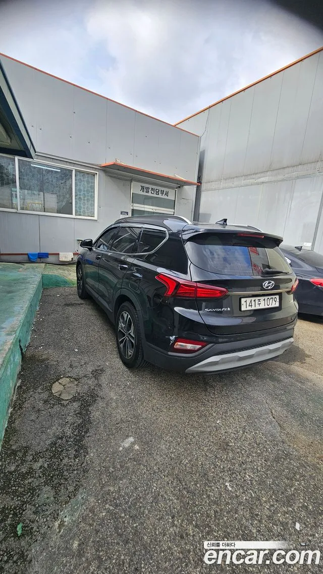 Hyundai Santa Fe 2018 thumb 2