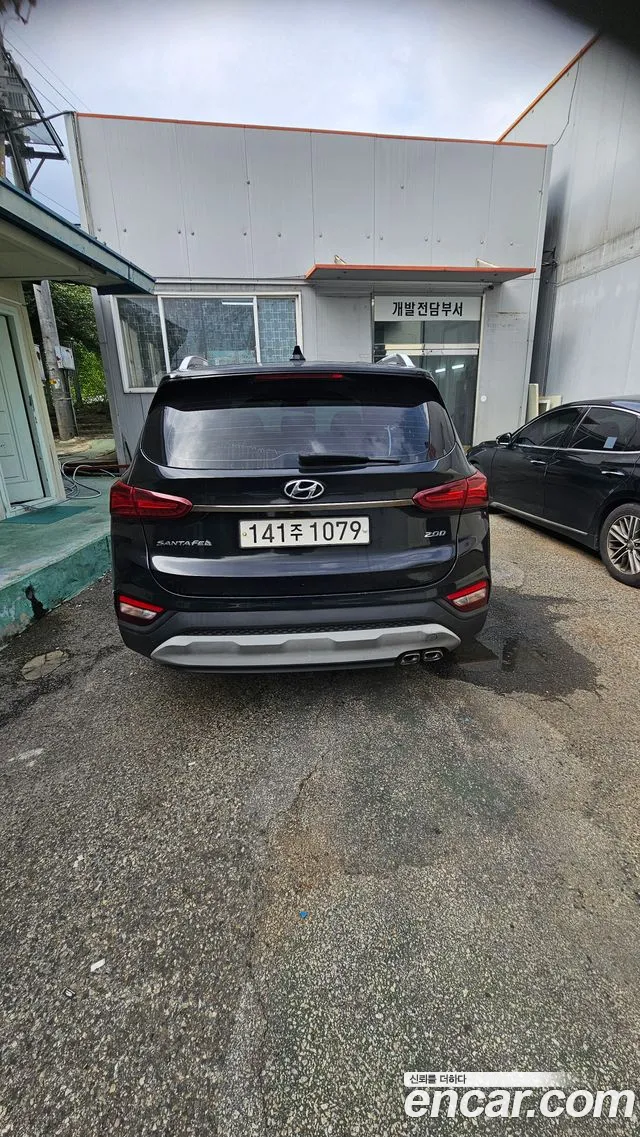 Hyundai Santa Fe 2018 thumb 4