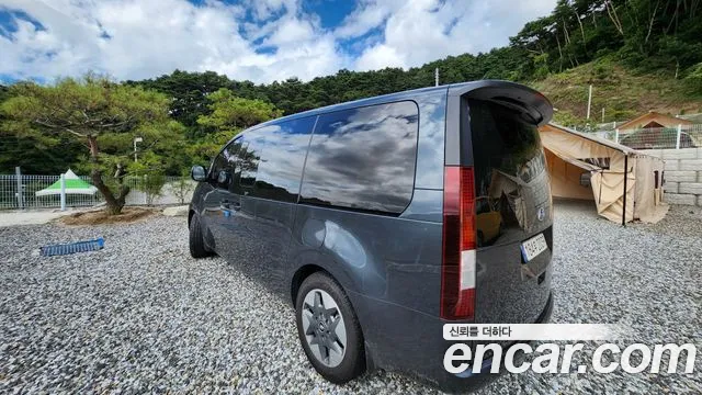 Hyundai Staria 2024 thumb 2