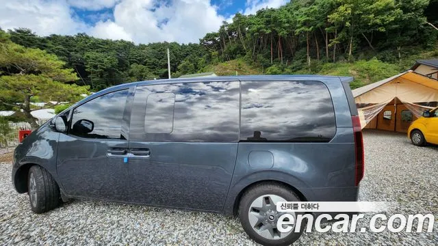 Hyundai Staria 2024 thumb 3