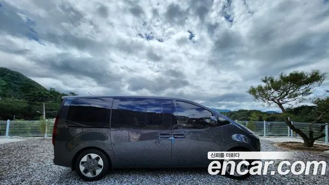Hyundai Staria 2024 thumb 5