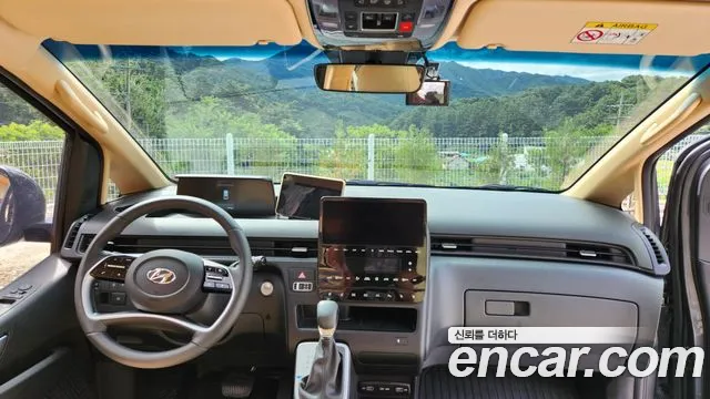 Hyundai Staria 2024 thumb 7