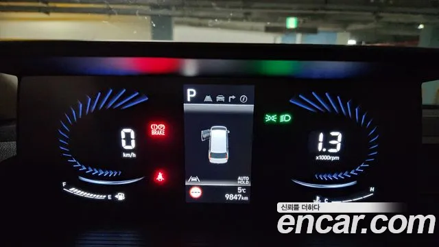 Hyundai Staria 2024 thumb 8