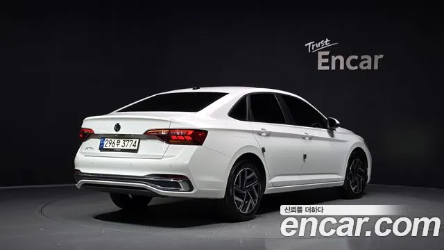 Volkswagen Jetta 2022 thumb 2