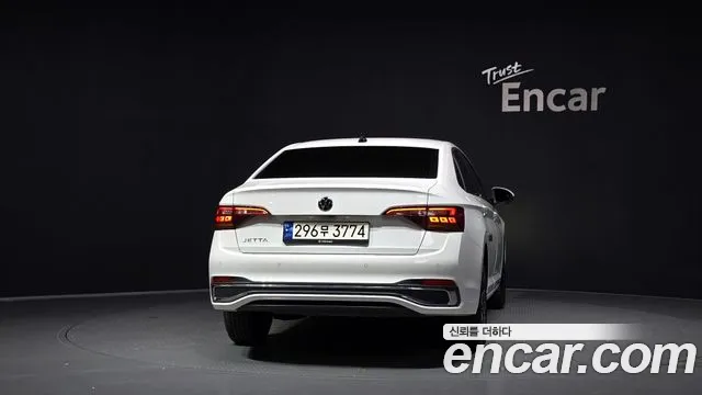 Volkswagen Jetta 2022 thumb 4