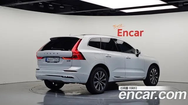 Volvo XC60 2025 thumb 2